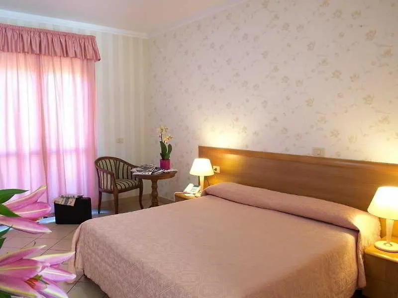 Hotel Villa Giulia Ciampino 3*,